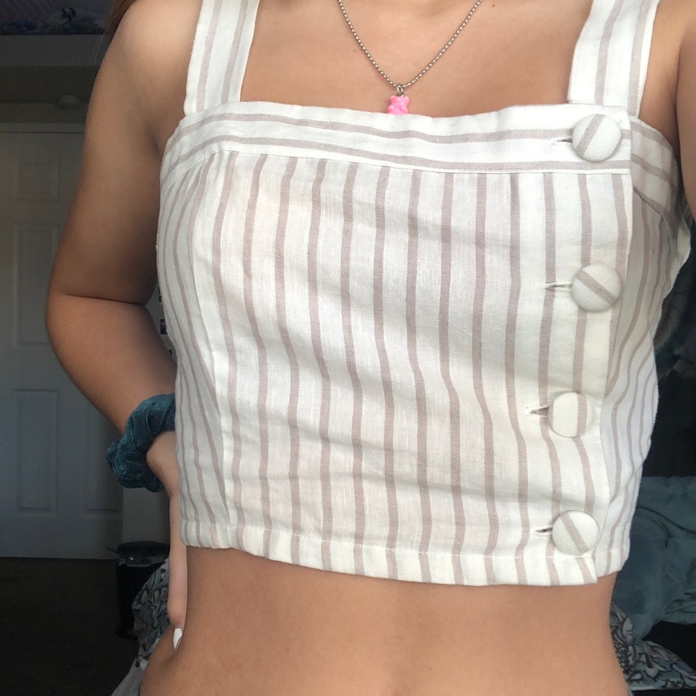 Buttoned down cropped top